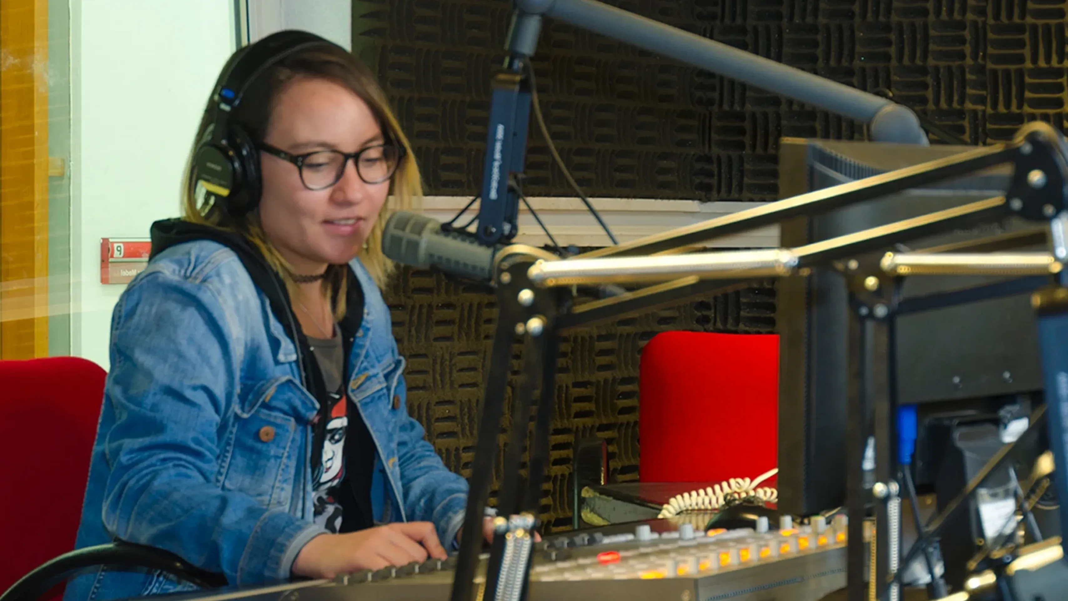 Estudiantes del departamento de Comunicación en la IBERO.